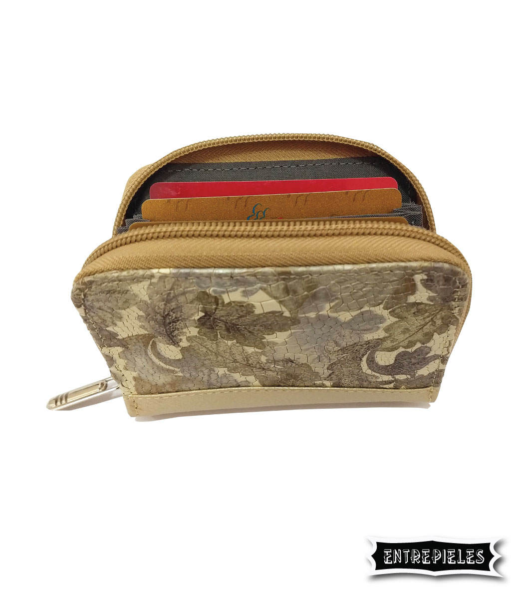 Porta-documentos-dorado Portadocumentos en cuero con estampado