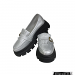 Mocasín en cuero plata